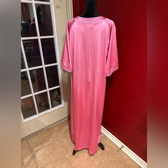 Vintage Vanity Fair Pink Nylon Lounge Robe – Size Large - Picture 11 of 13